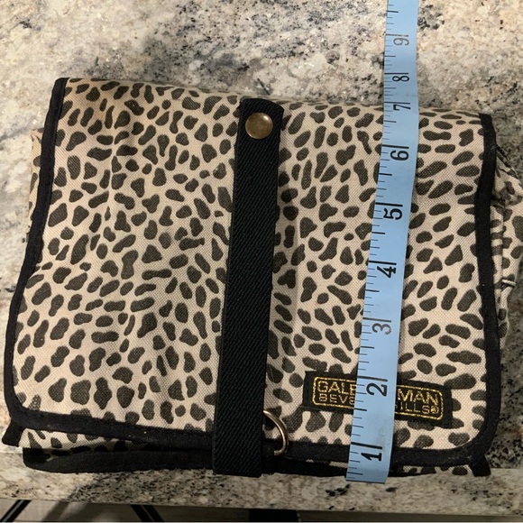 Leopard print compact hang style cosmetic bag with flap closure - Picture 4 of 9